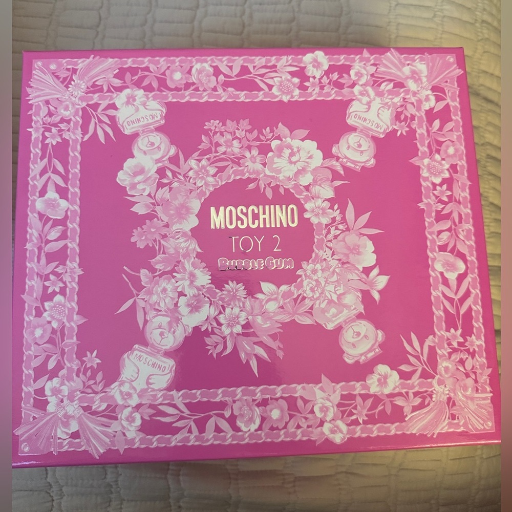 Moschino Ladies Toy 2 Bubblegum Gift Set Fragrances NIB Rare Set Full Size - Picture 6 of 10